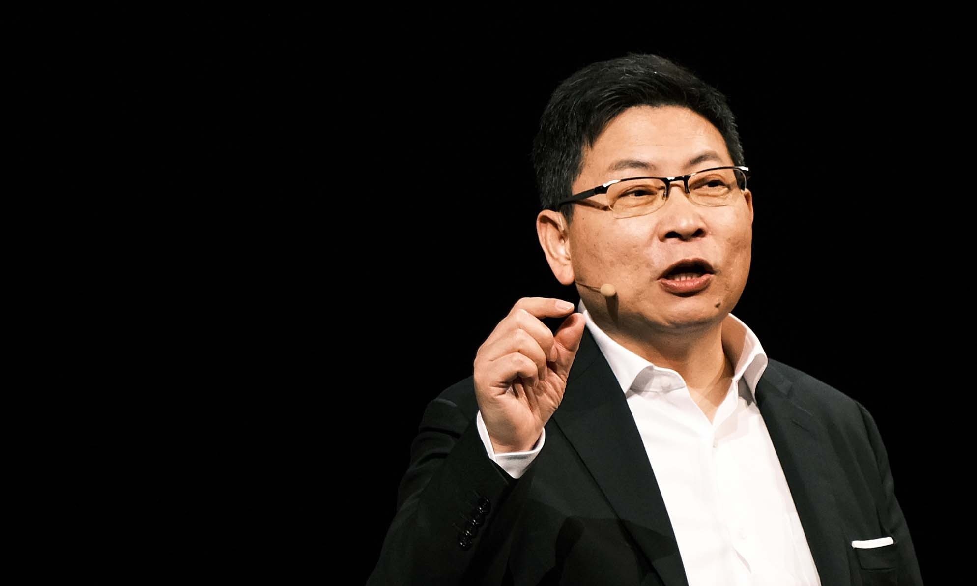 余承东首次回应“开车睡觉”：在低头看手机，人生第一次进局子
