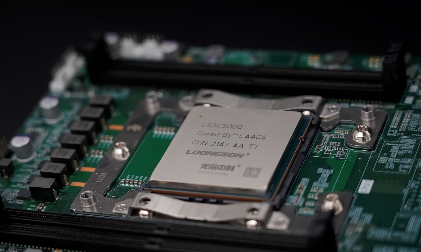 国产芯片取得惊人进展，AMD和英特尔慌吗？