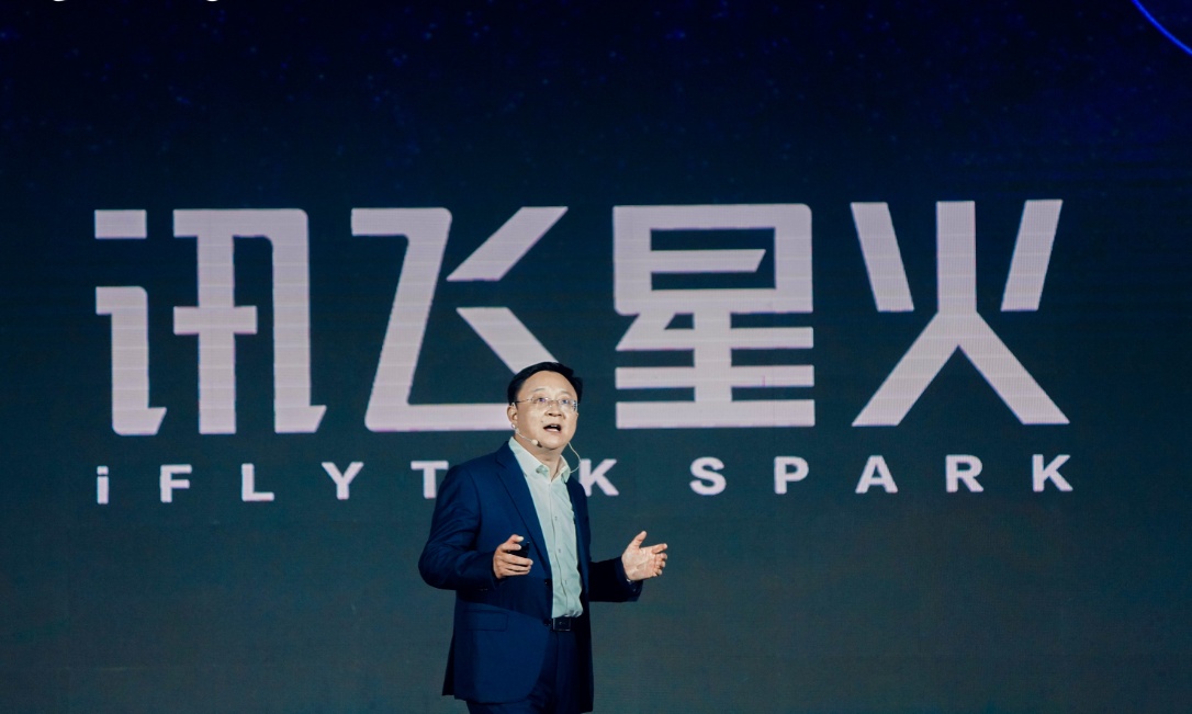 科大讯飞刘庆峰：讯飞星火大模型10月底整体赶超ChatGPT