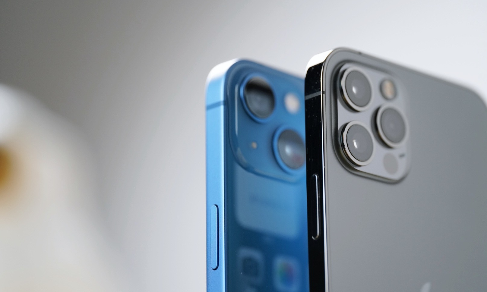 iPhone 13跌落神坛？618手机销量公布：红米全面霸榜