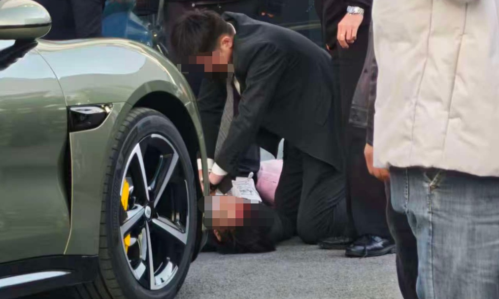 痛心！杭州小米新车未出园区撞人致死，年仅三十余岁