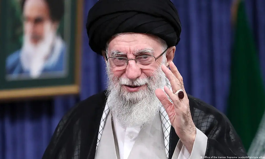 哈梅内伊竟是被摄像头出卖的？这事太细思极恐了！