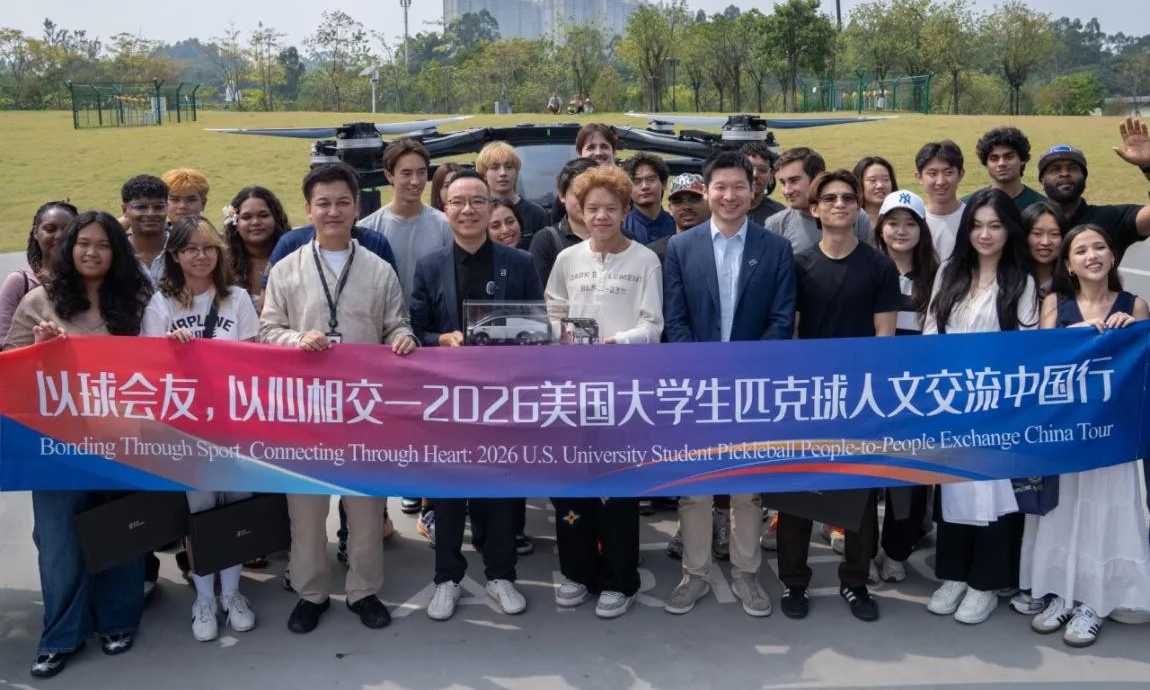跨越太平洋的青春之约！美国青少年参访小鹏汇天，见证中国低空创新