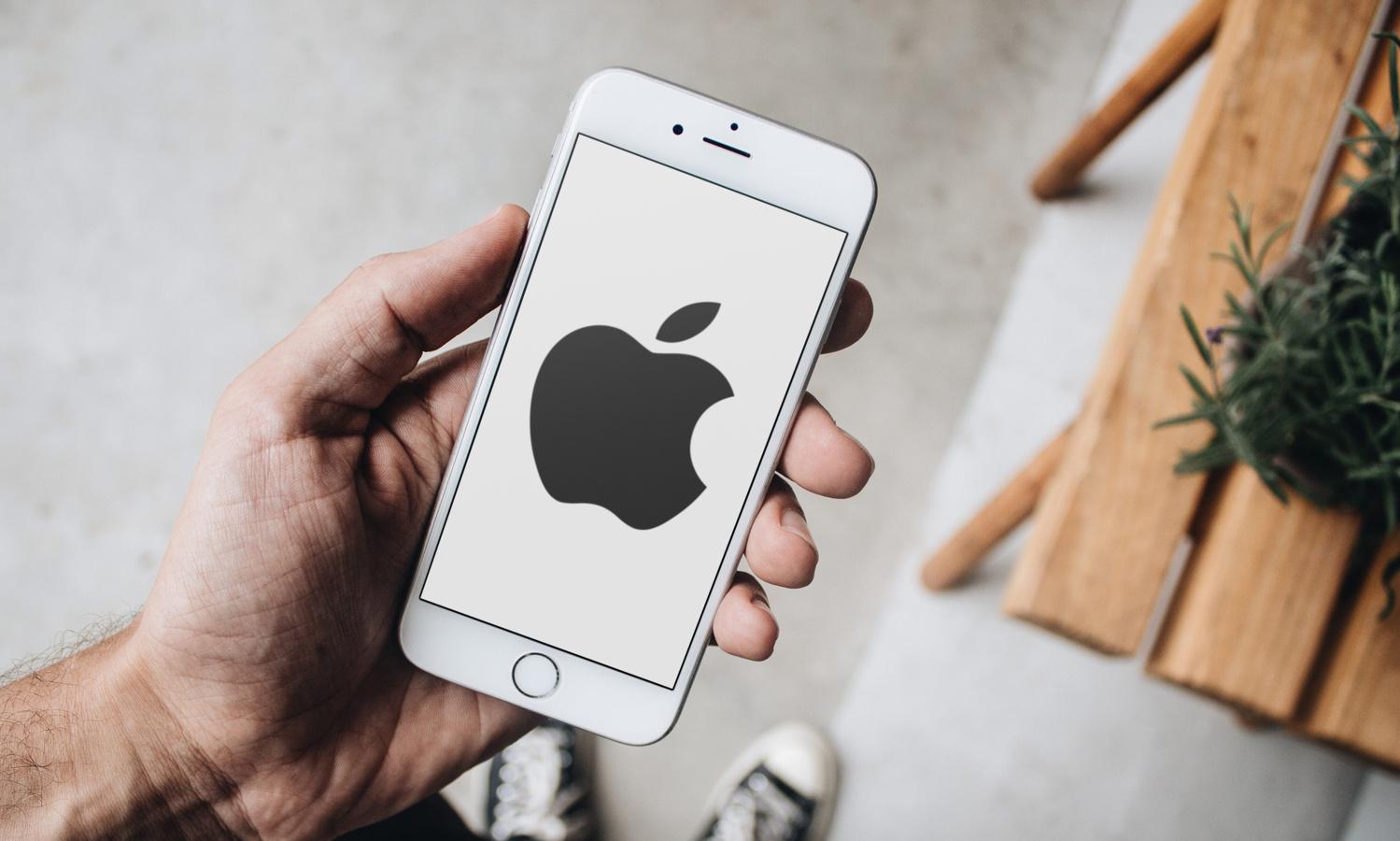 iOS 16不再支持iPhone 7，苹果急了？