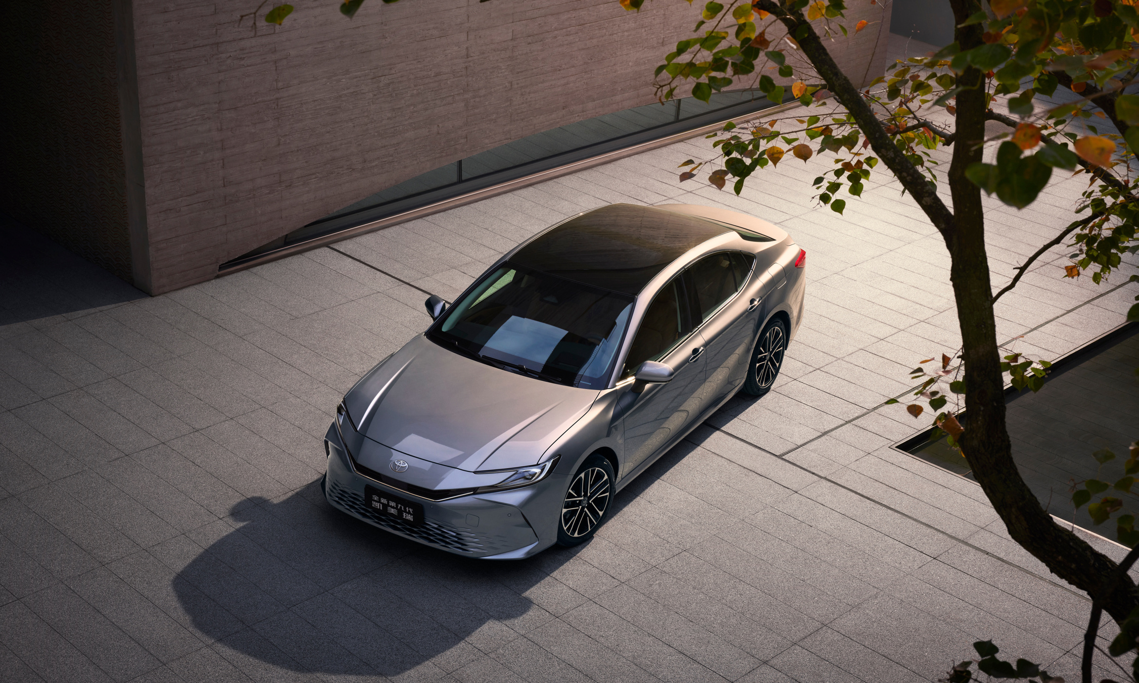 华为车机+辅助驾驶，丰田凯美瑞还是向市场低头了