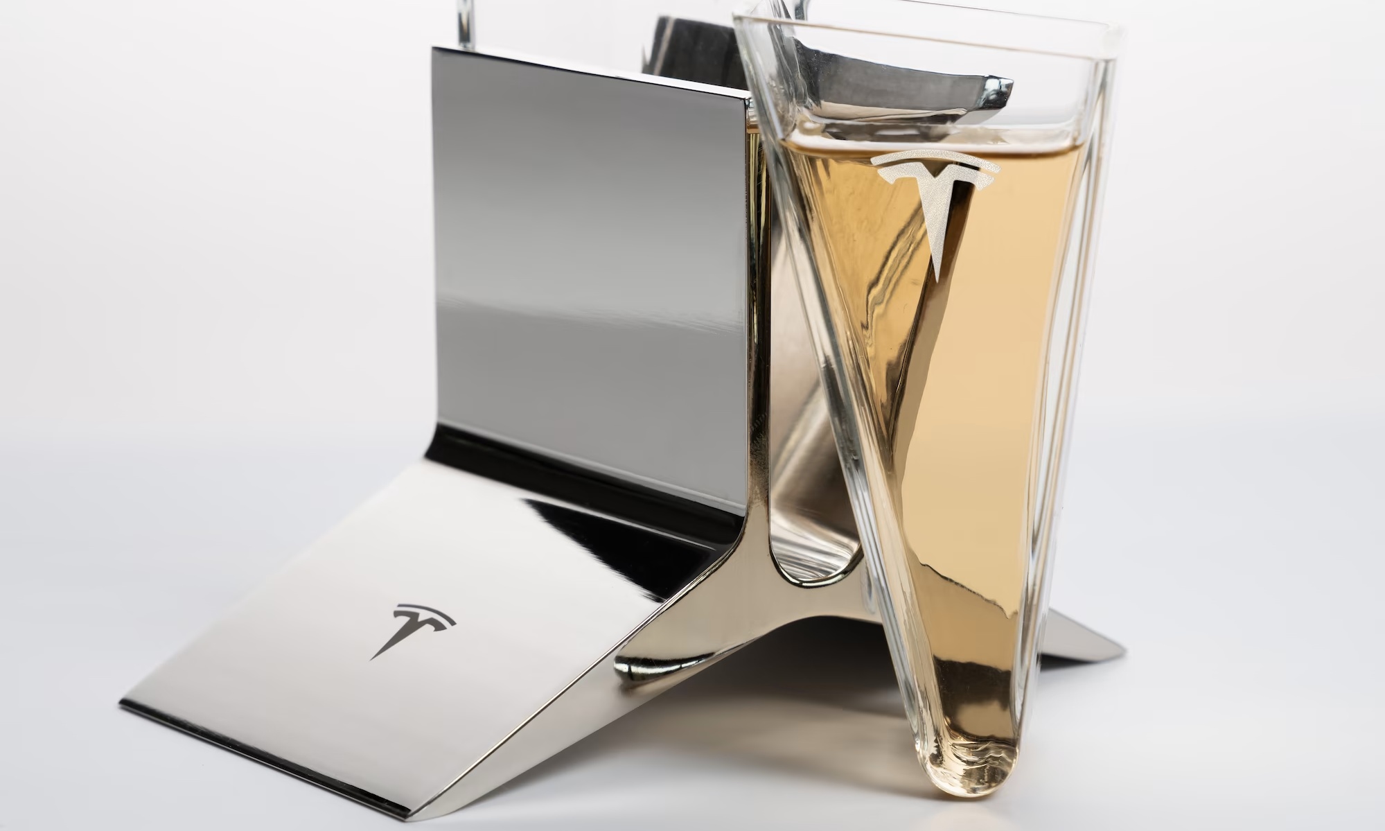 530元一套玻璃杯！特斯拉周边产品又更新：马斯克太会赚钱