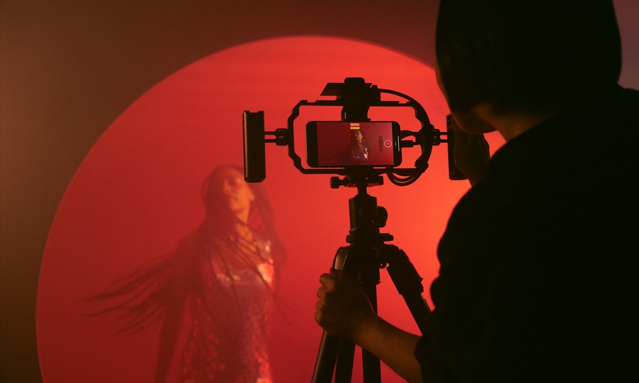 iPhone 16再曝光：新增独立拍照按钮，机械式设计