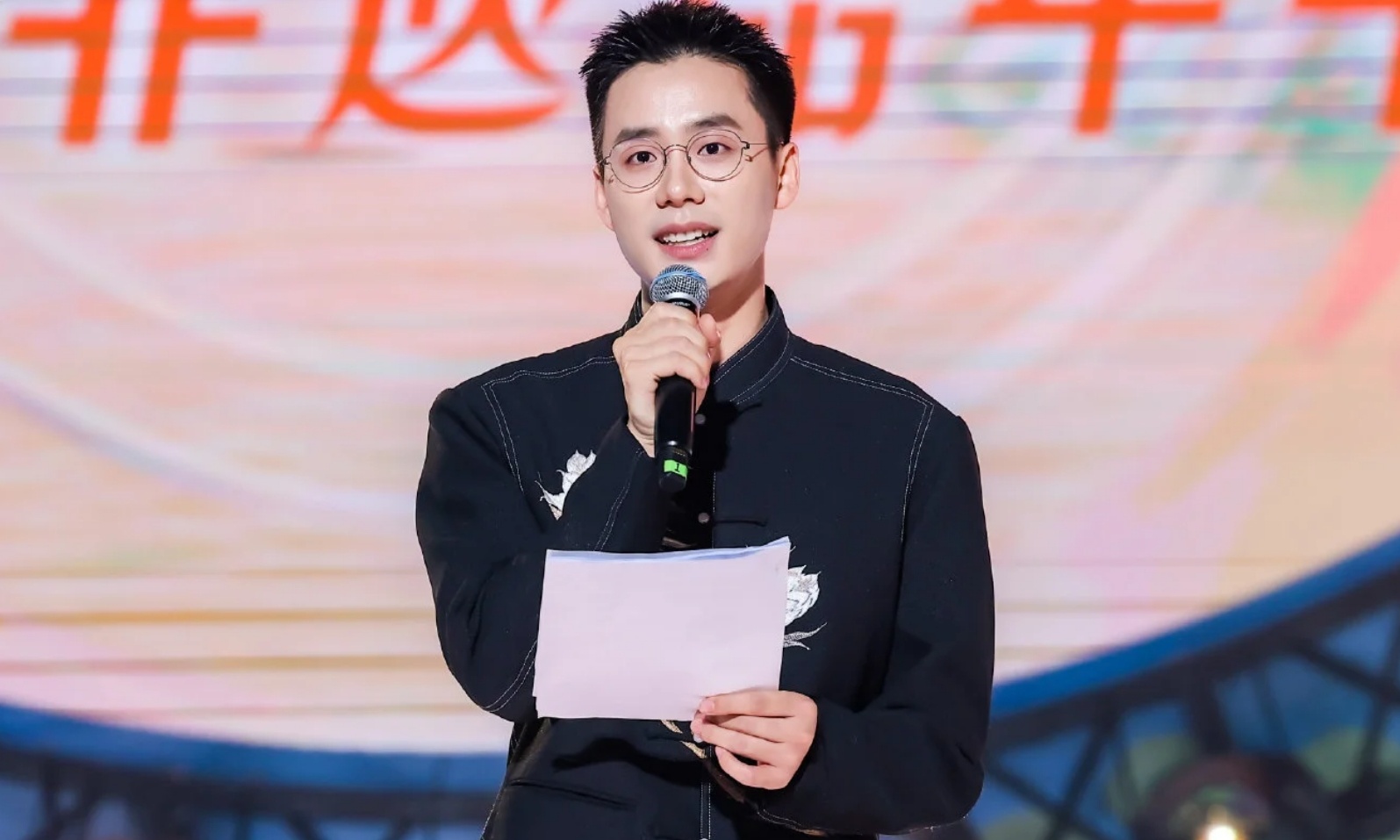 顿顿官宣离职！东方甄选“第二个董宇辉”出逃了？