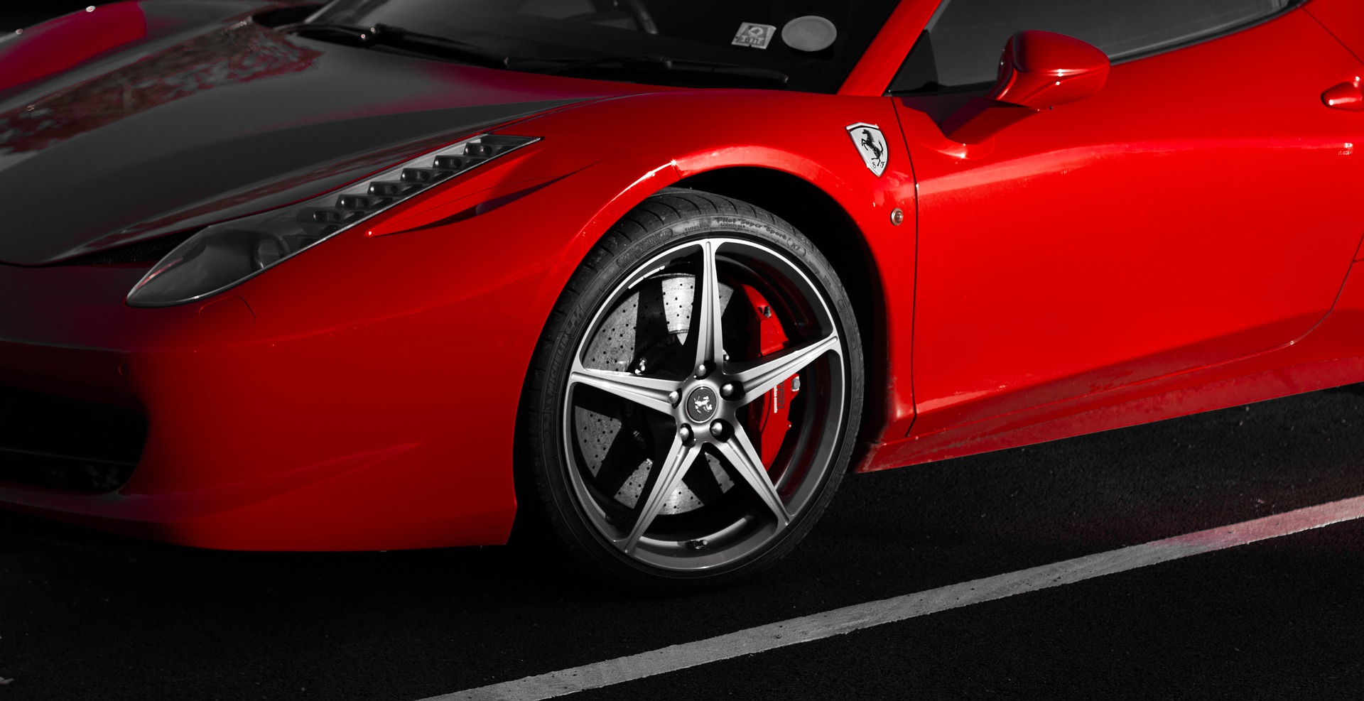 ferrari-458-2943535_1920.jpg