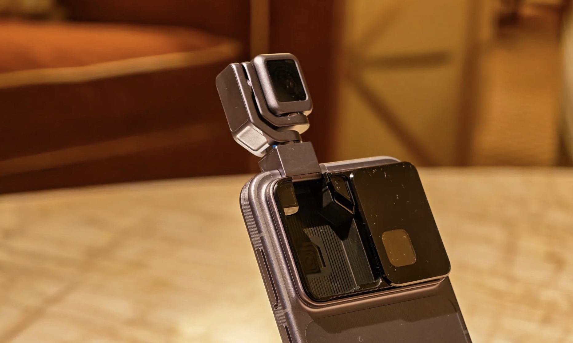 不卷影像卷形态，CES2026「奇葩」手机盘点：同质化当下的「非主流」答卷