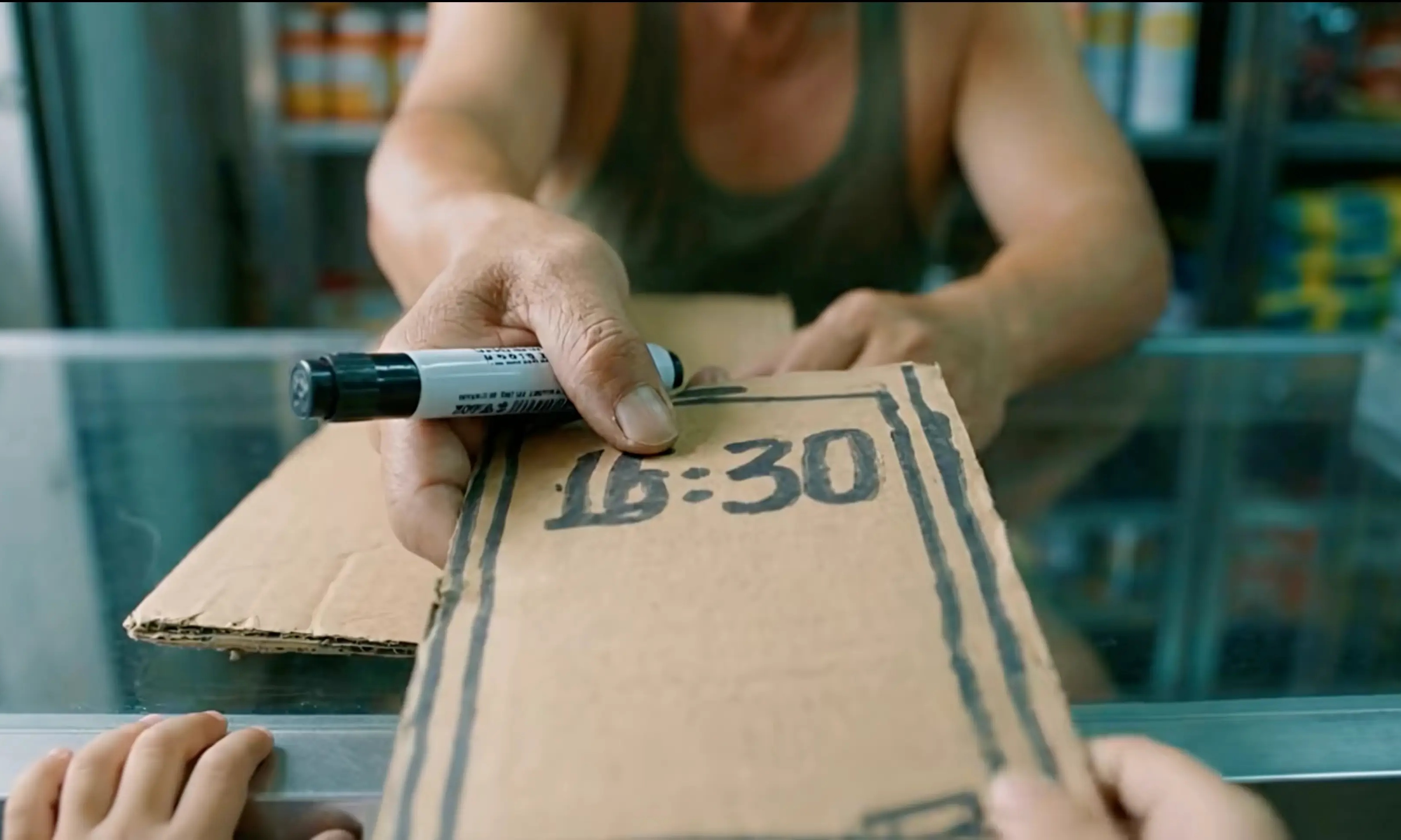 内存价格断崖式下跌/小米「复活」老旗舰/AI清明短片《纸手机》爆火