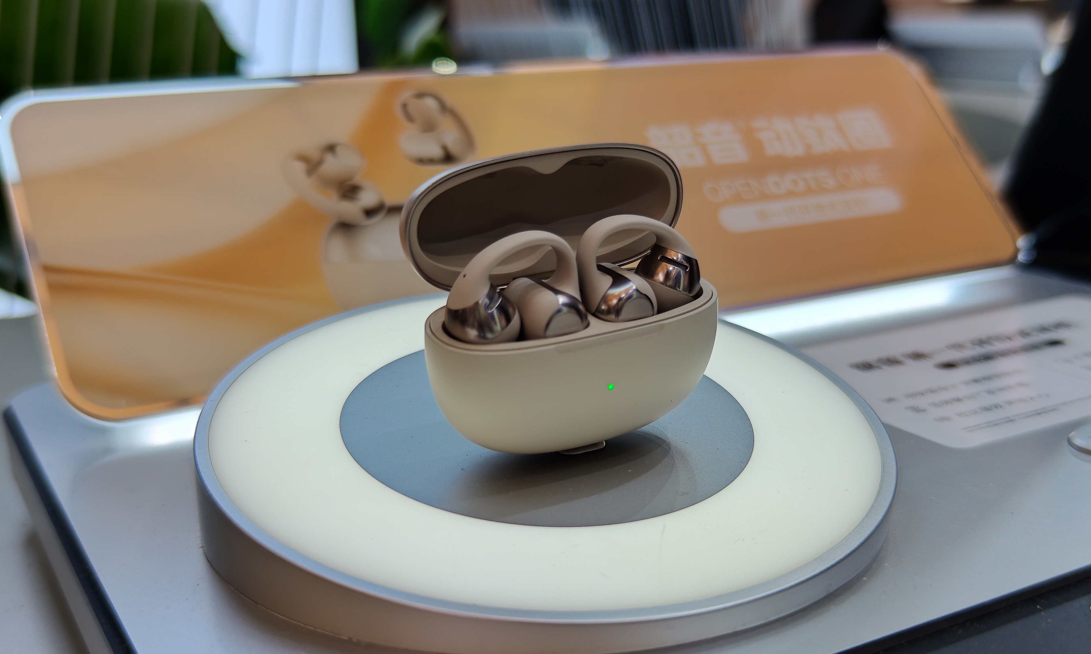 耳夹式耳机起风了？OPPO小米强势入局，华为韶音先干为敬