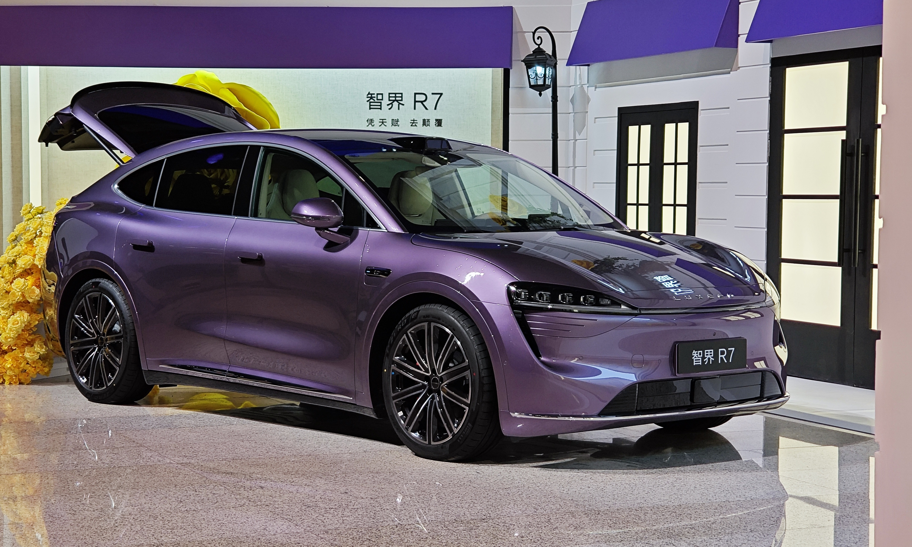 29.98万元！智界R7两款新车上市，直起对标Model Y？
