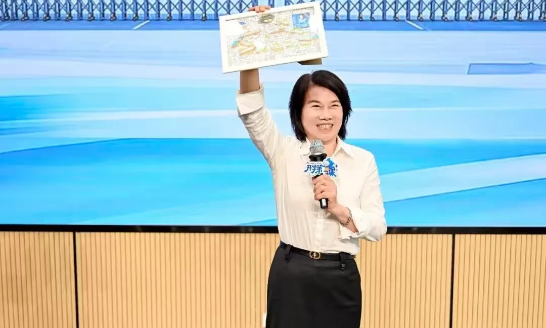 格力技校开学！董明珠亲自为新生授课，放话15年做到总裁位