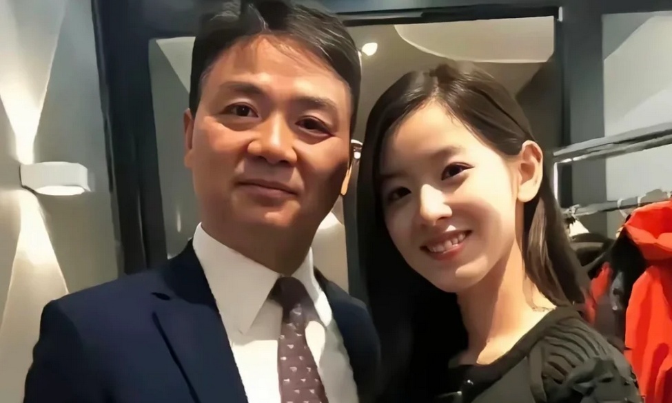 章泽天播客停更被催！网友集体喊话：我们要看东哥