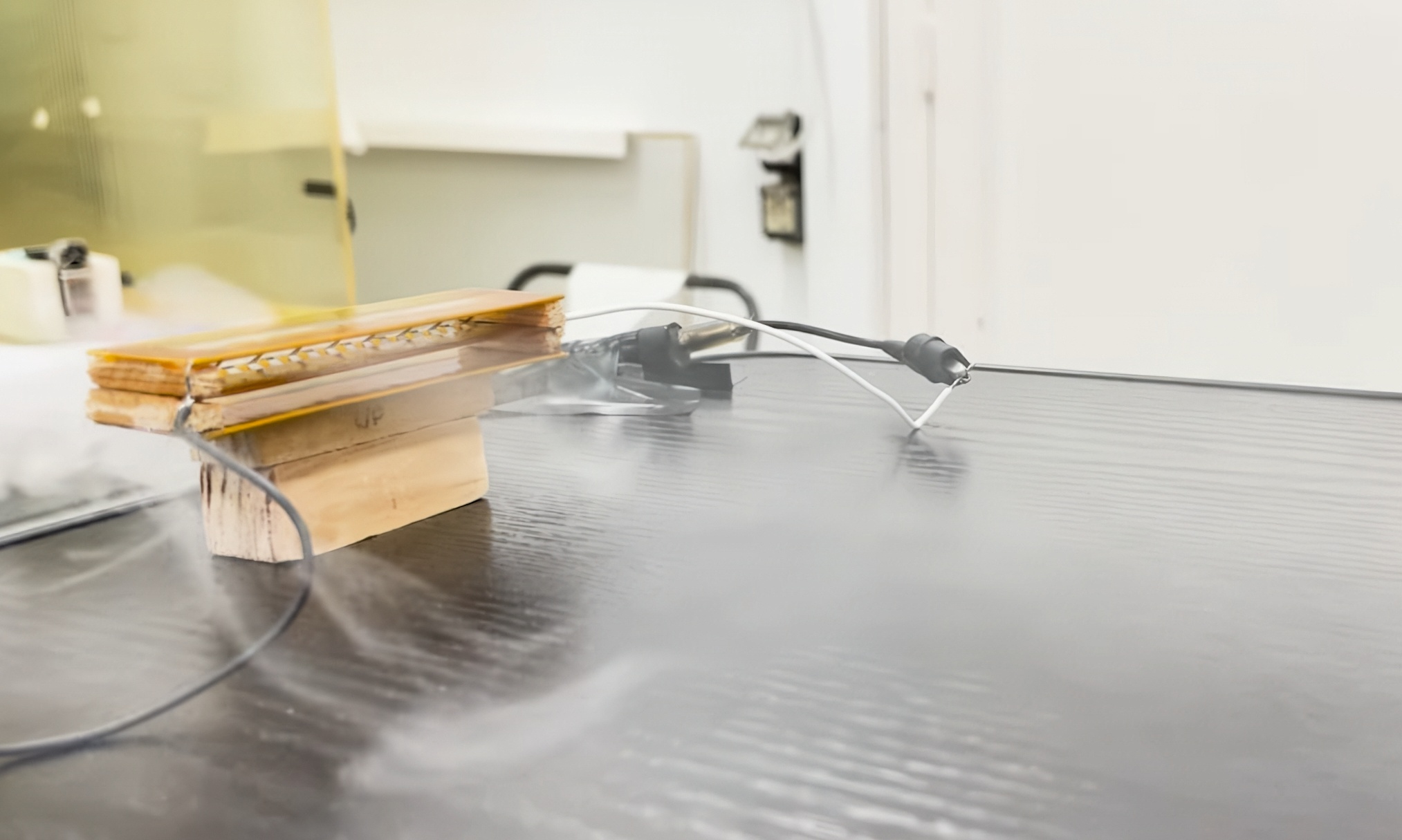 等离子散热「勇闯」CES2026：比纸薄、零噪音，但两座大山仍待翻越