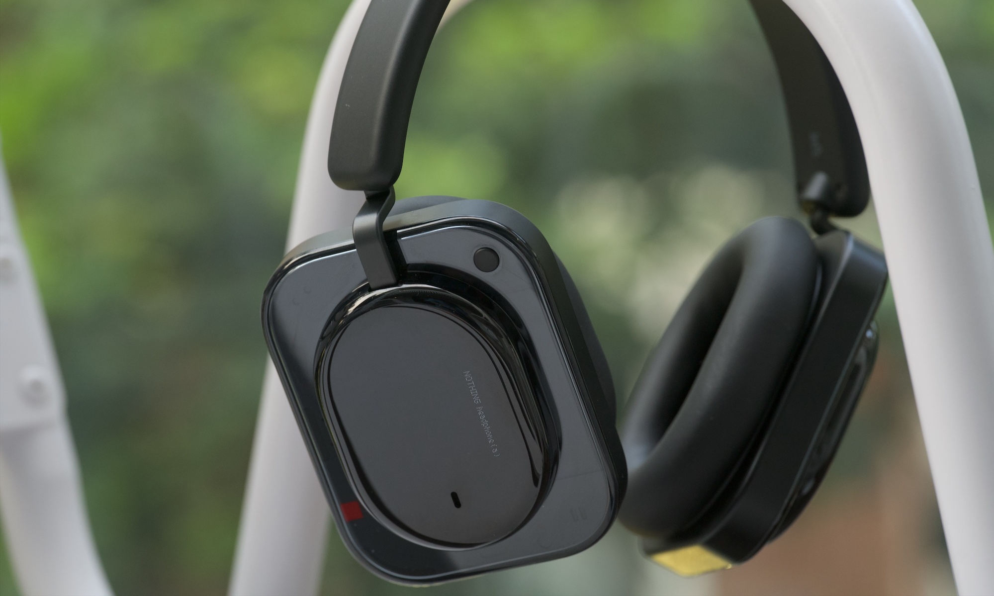 1299元！Nothing头戴耳机体验：新单元音质惊艳，但隔音效果稍有遗憾