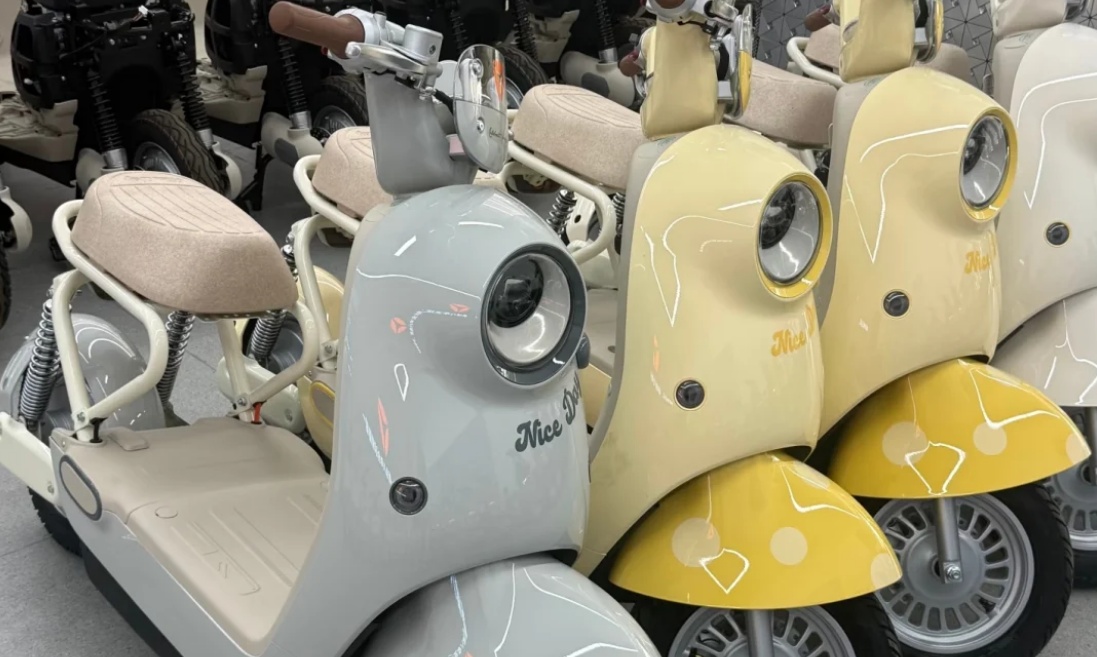 道歉后火速下架!雅迪“毛豆”电动车被全网群嘲,太惨了