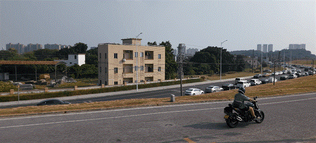 3241013222700513.gif
