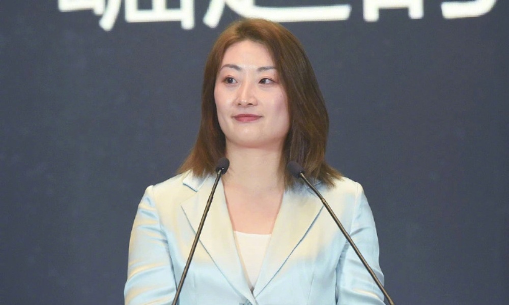 热搜爆了！宗馥莉直面回应娃哈哈争议问题，网友为何不买账？