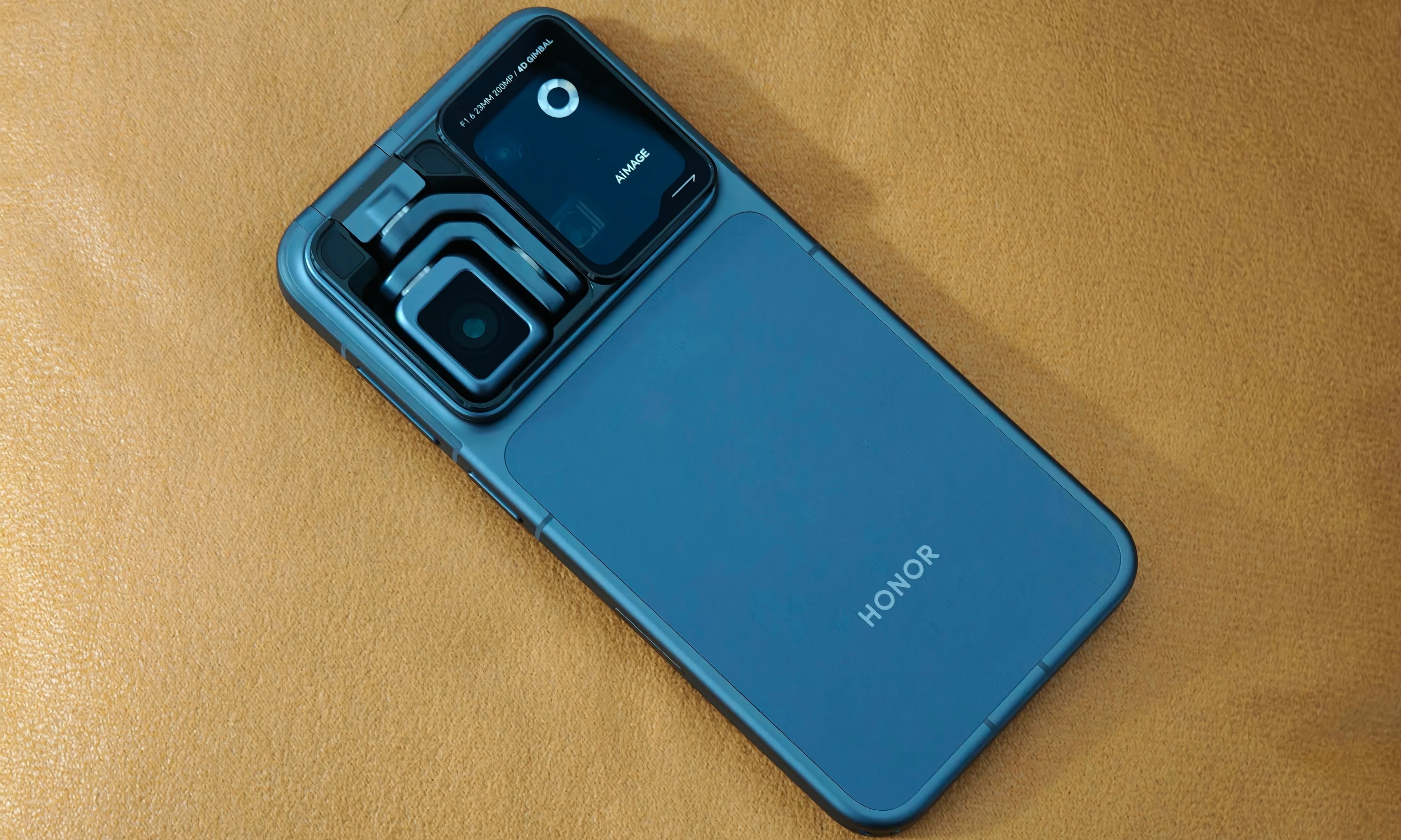 荣耀RobotPhone评测:一半是电影机,一半是机器人