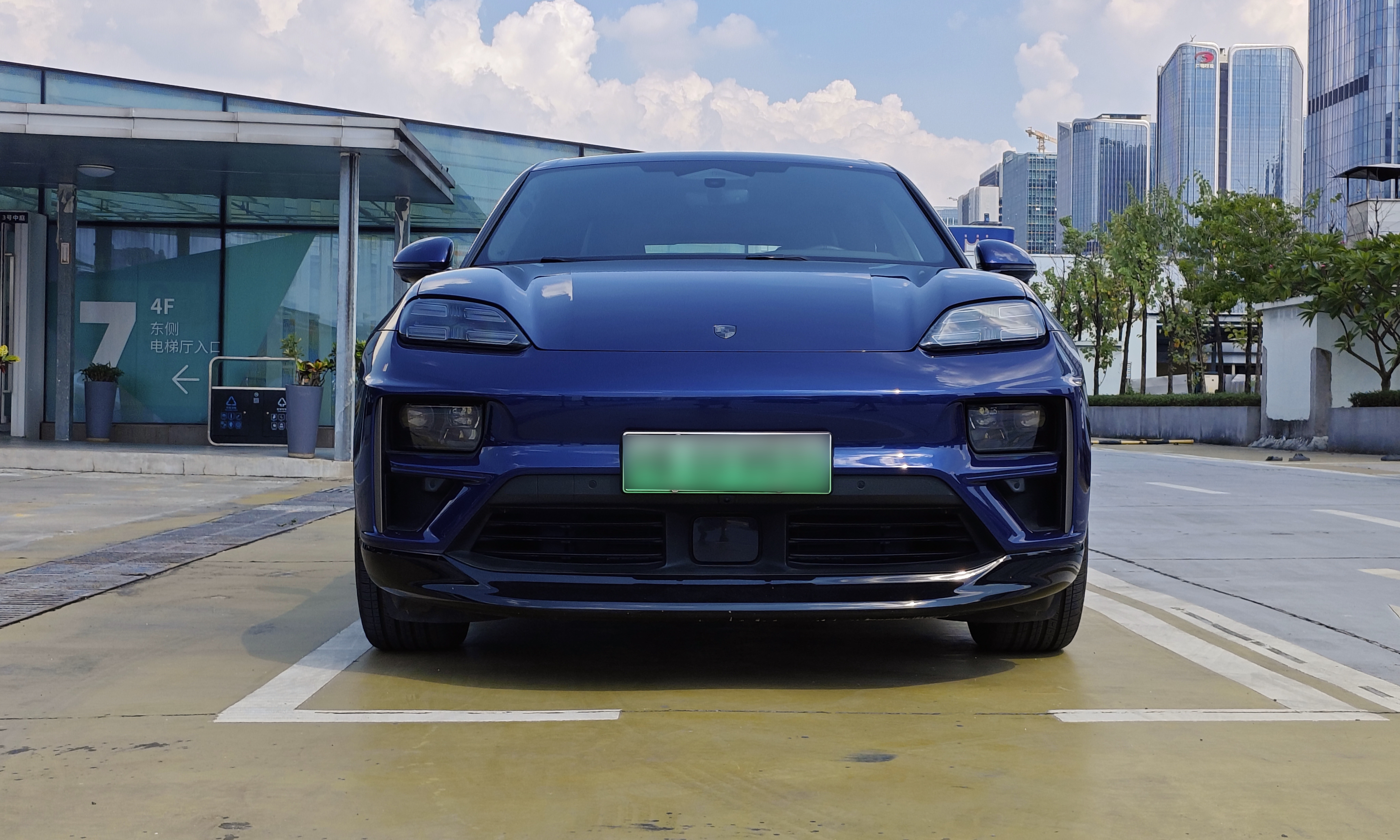他耗资百万买保时捷Macan EV：开着爽最重要，冰箱彩电没什么意义