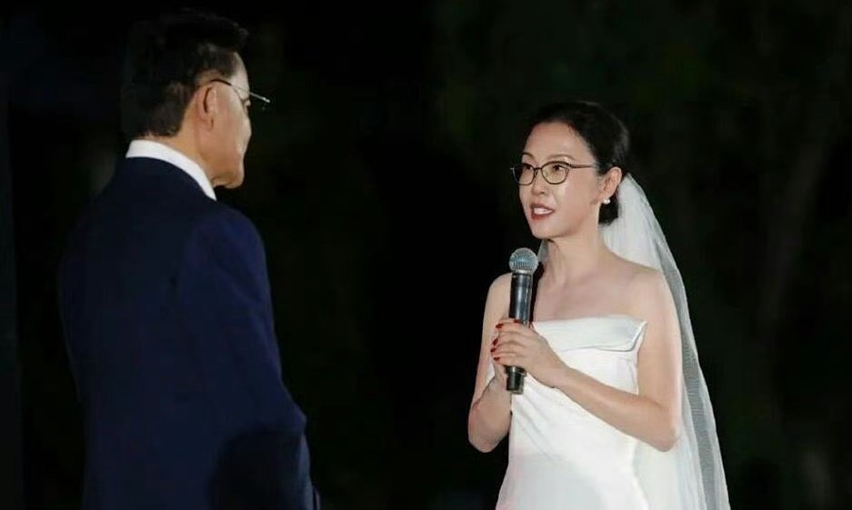 张丹红正面硬刚婚姻质疑！李国庆没钱没势我就爱了，母亲曾不看好