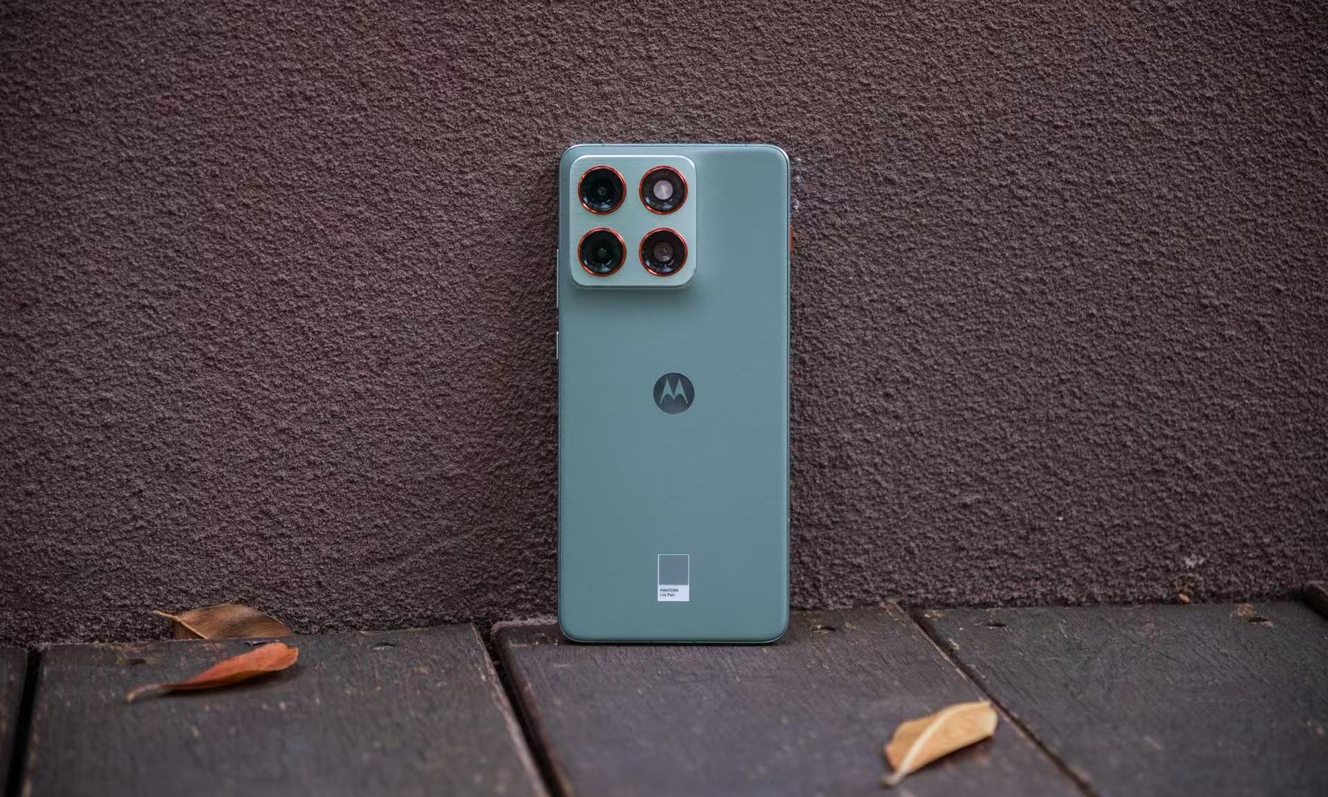 不到2000元!联想moto X70 Air上手:极致轻薄,却毫不妥协