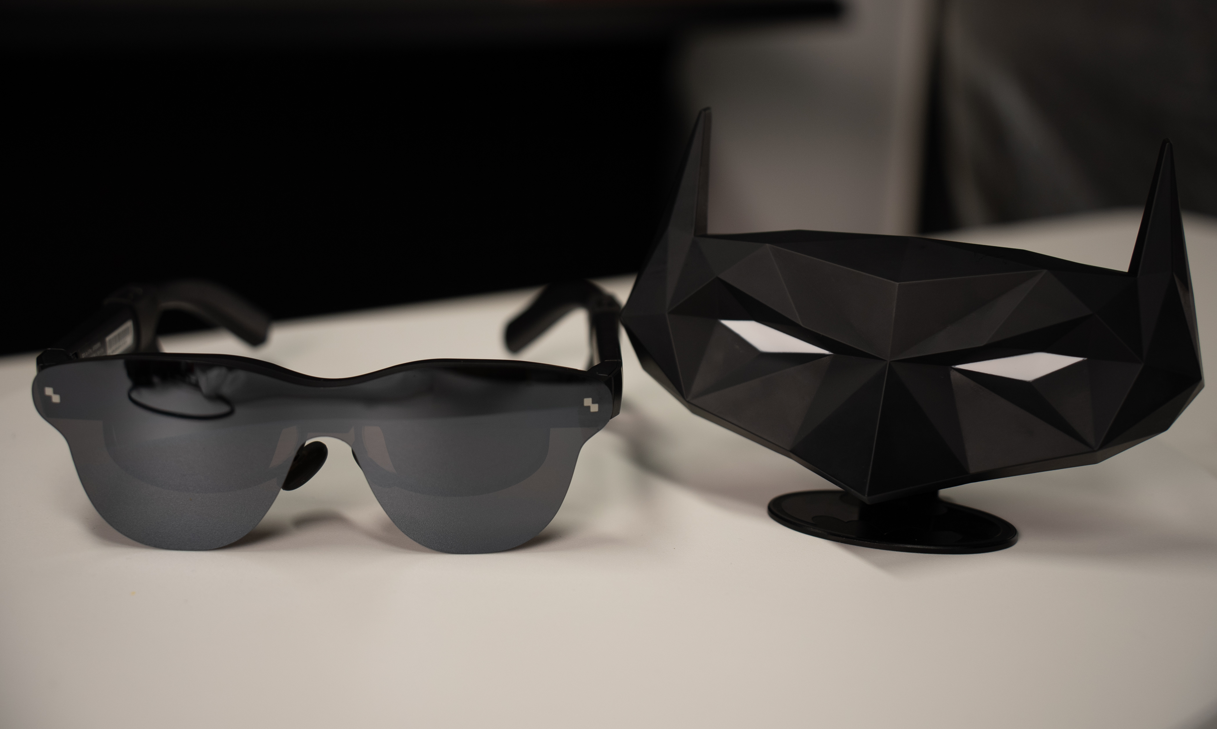 雷鸟Air 4 Pro蝙蝠侠版上手：佩戴舒适度绝了，AI HDR效果一眼惊艳