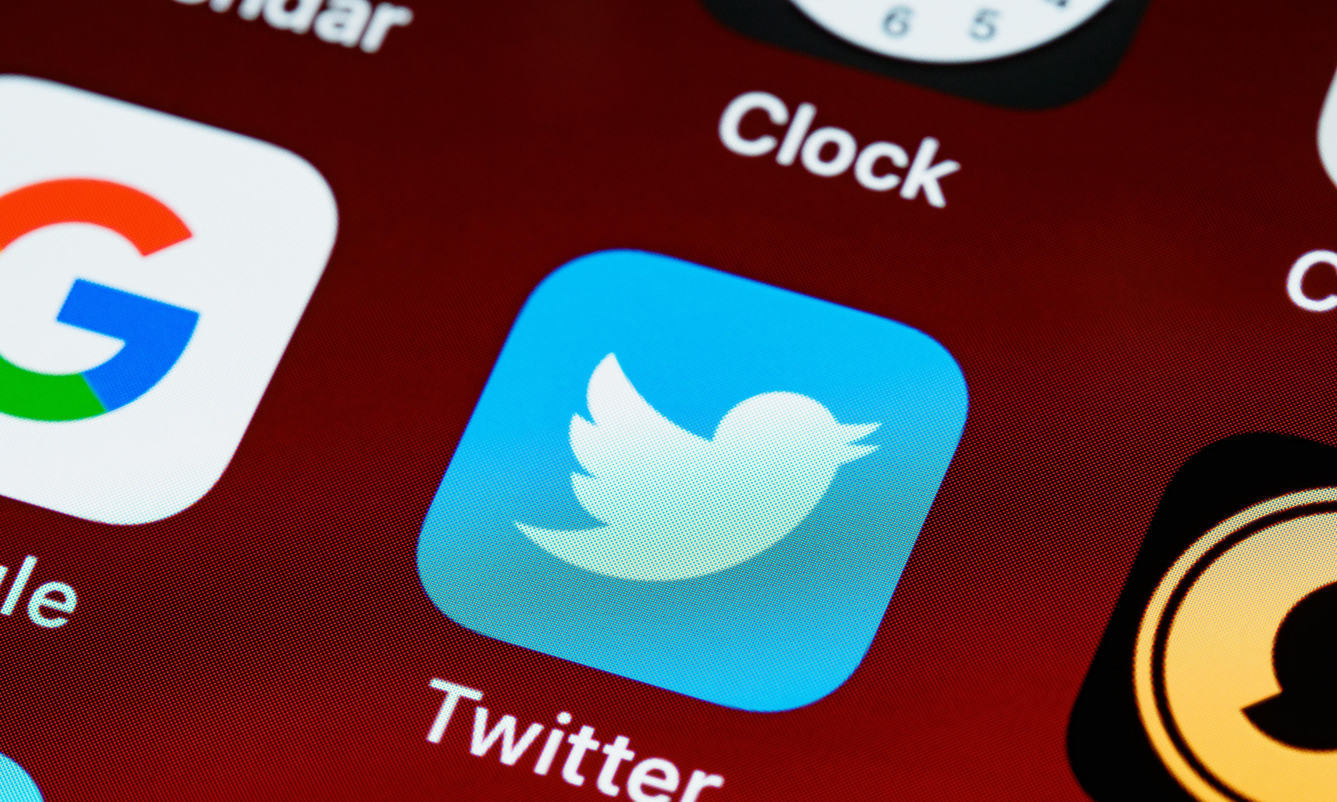 任天堂都被冒充了？推特8美元认证服务正式上线：场面极其混乱