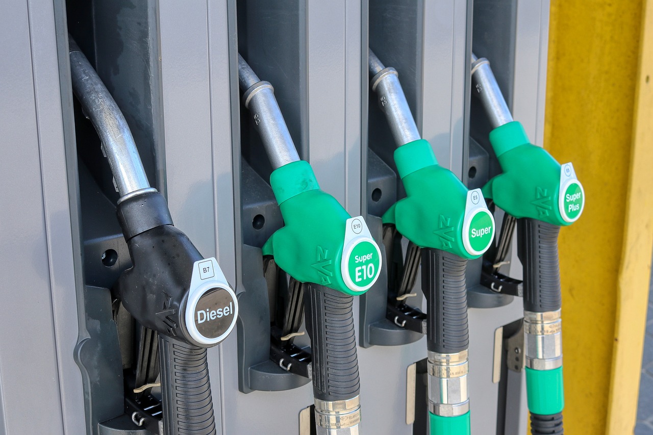 petrol-stations-4978824_1280.jpg