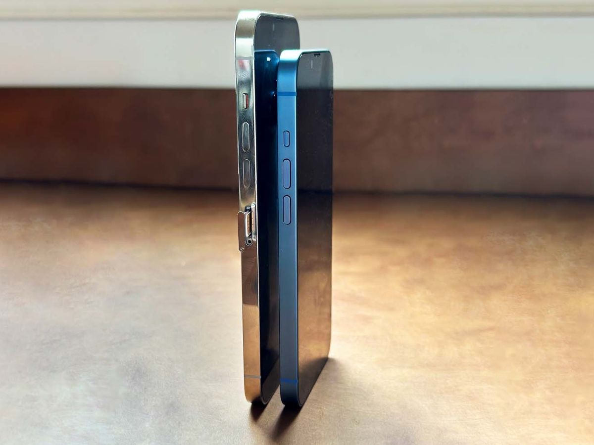 iphone-with-sim-card-and-iphone-with-new-esim-technology-1664376241.jpg