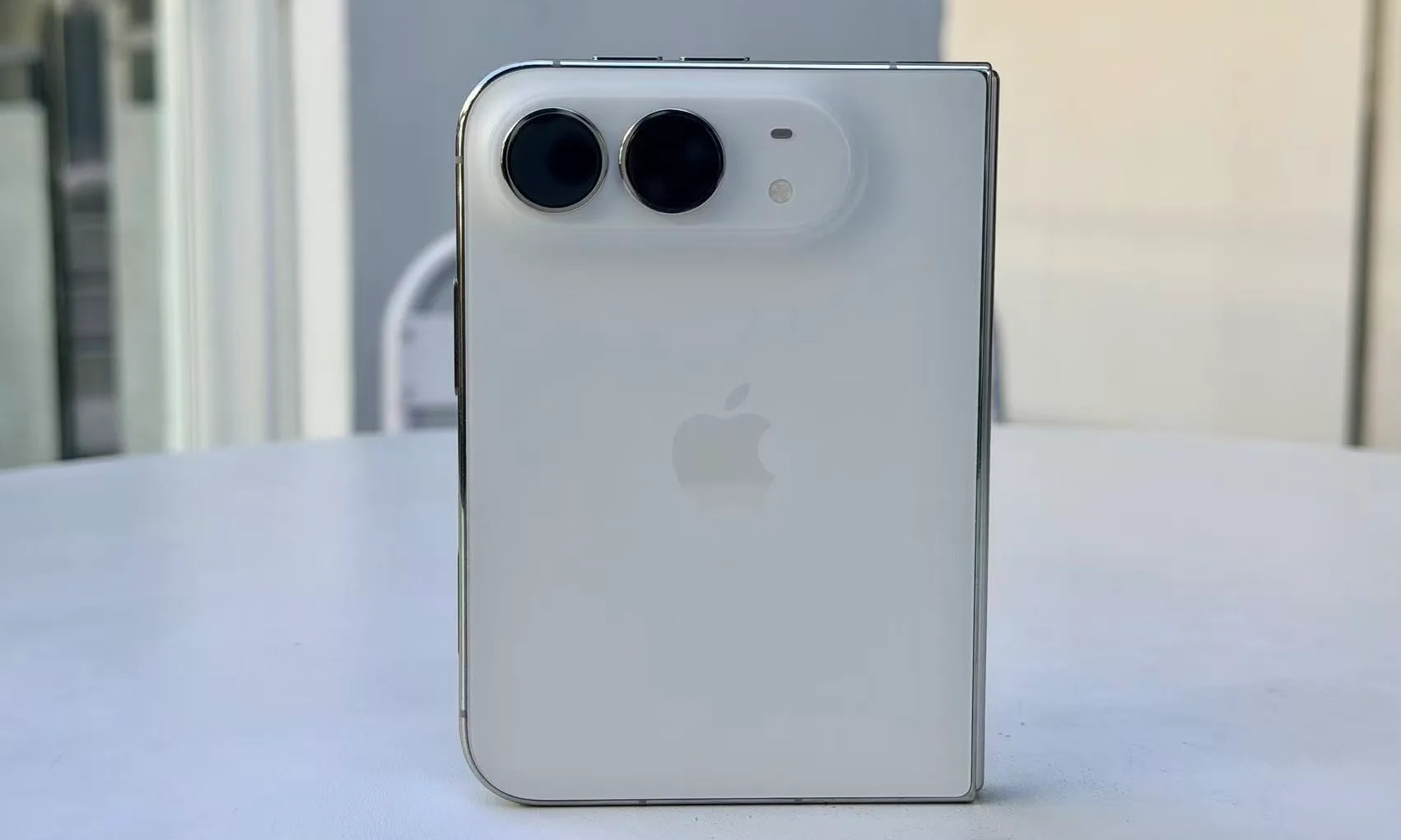 翻车了？iPhone Duo微信未完全适配，指纹靠69元的布擦一擦