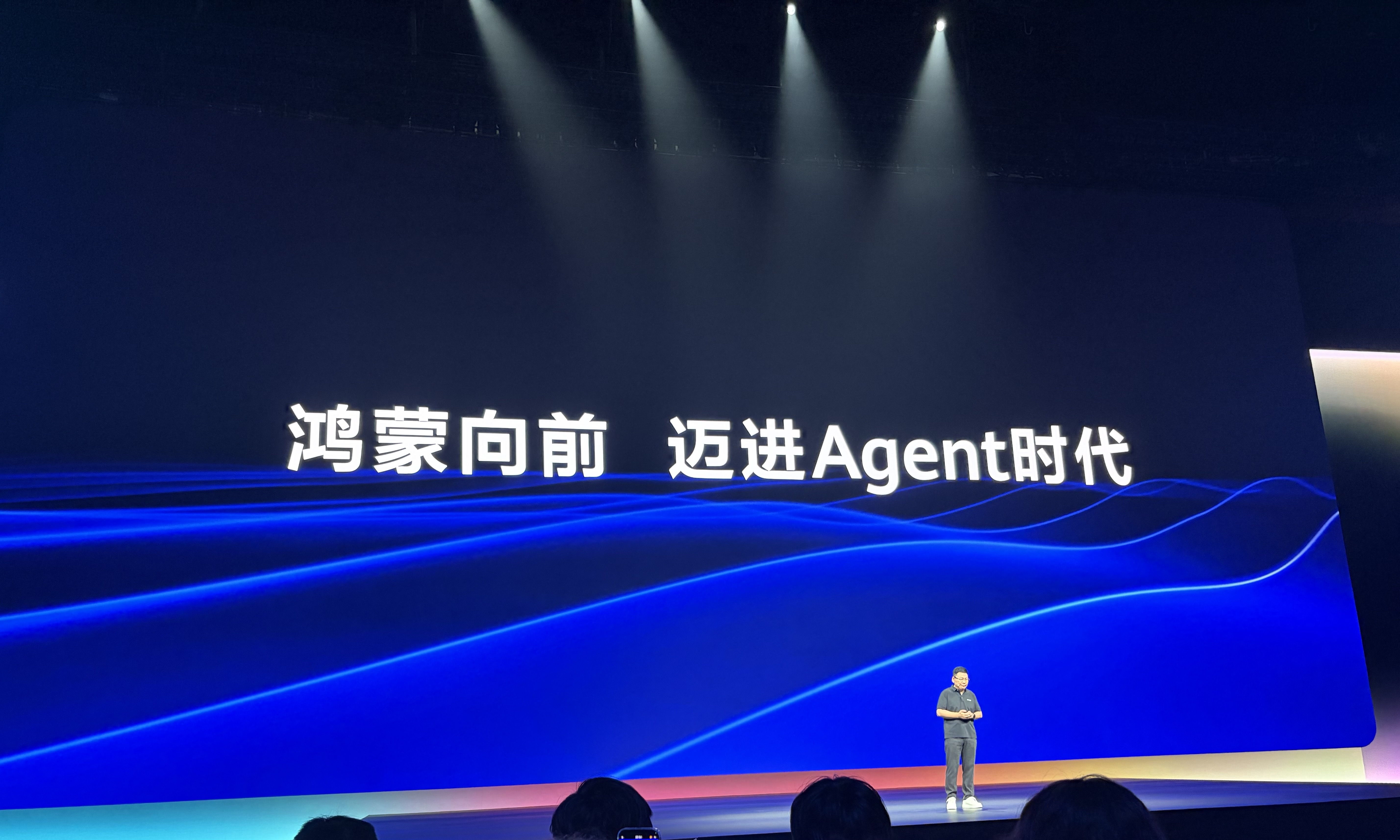 华为凶猛!鸿蒙HarmonyOS 7发布,完成度最高的Agent OS?