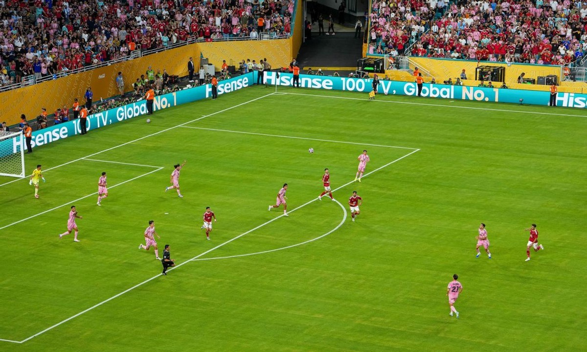 2025FIFA世俱杯开幕，海信100吋电视世界第一广告又“刷屏”