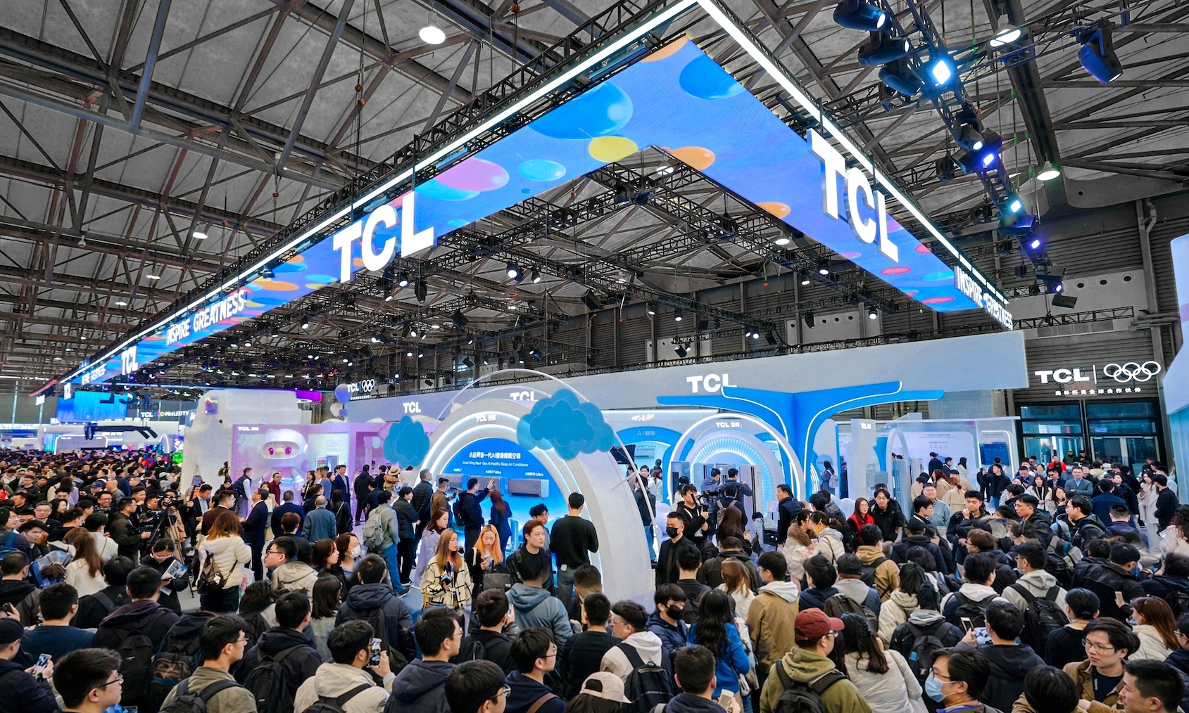 TCL在AWE打出「组合拳」：全品类争夺C位，屏显+AI成新趋势