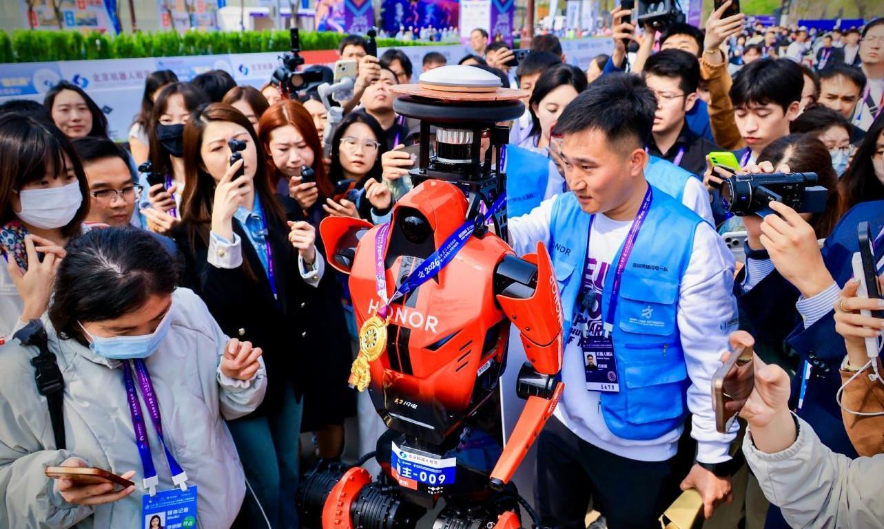 阿尔法战略交卷：荣耀“闪电”破局