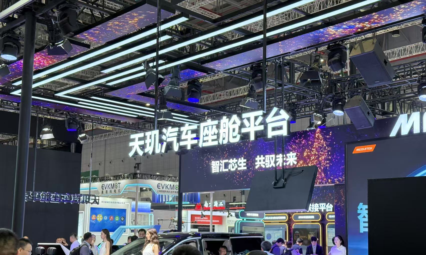 供应链逐鹿上海车展：国产企业订单拿到手软，安全成最大公约数