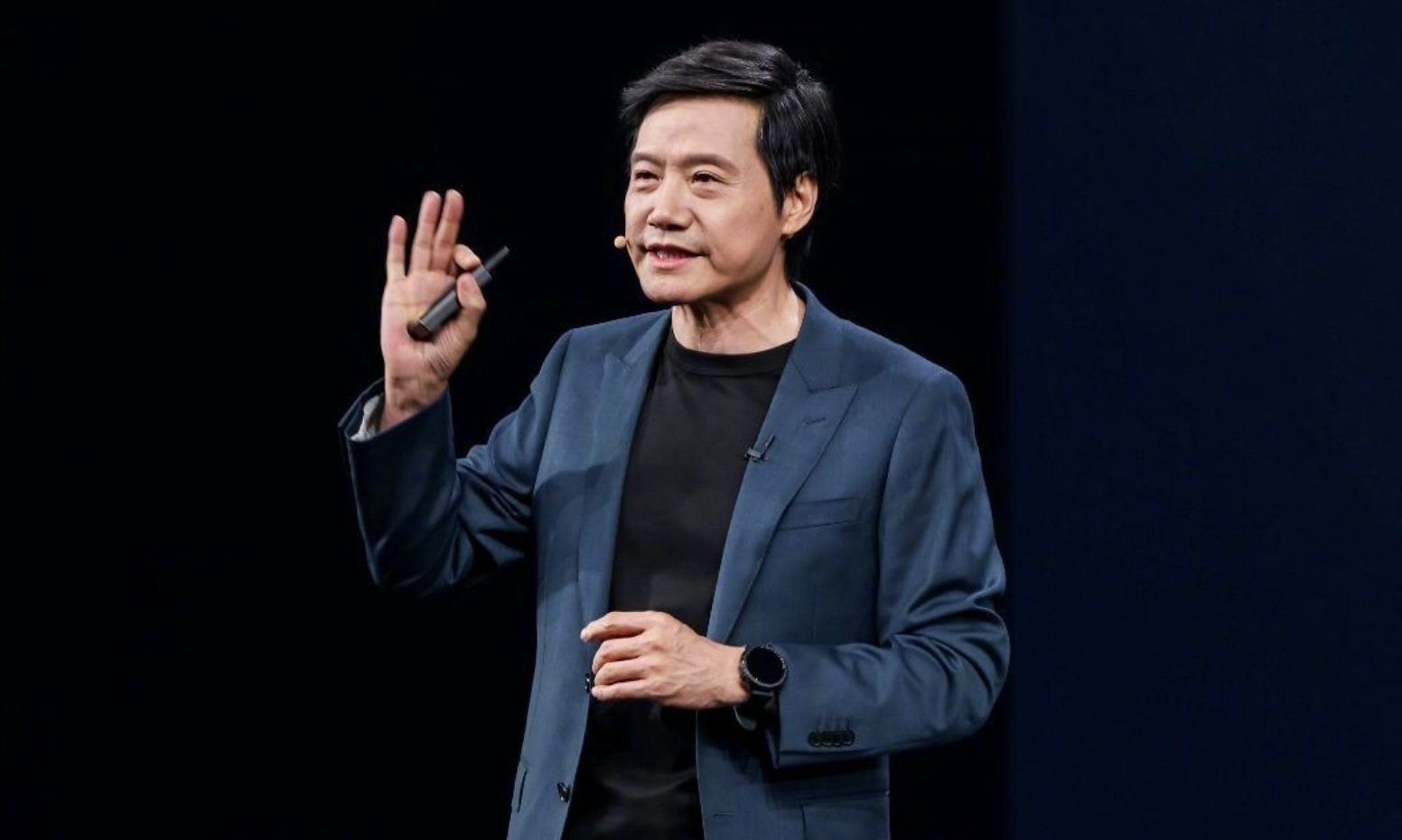 雷军怒了!连发多条微博辟谣“汽车好看比安全重要”:断章取义!