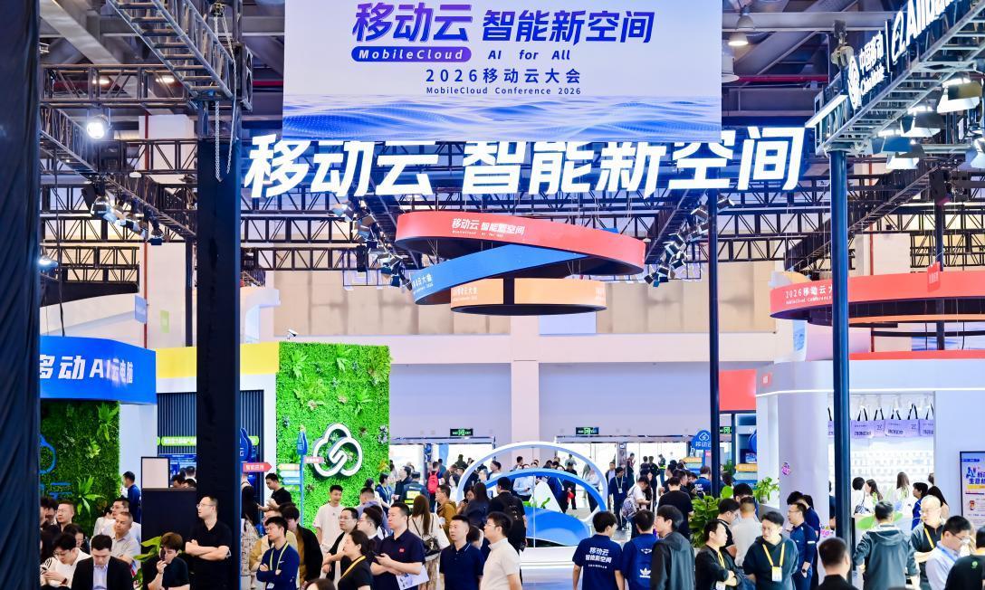 别只盯着大模型了，这家运营商正在下一盘「通算智」融合的大棋