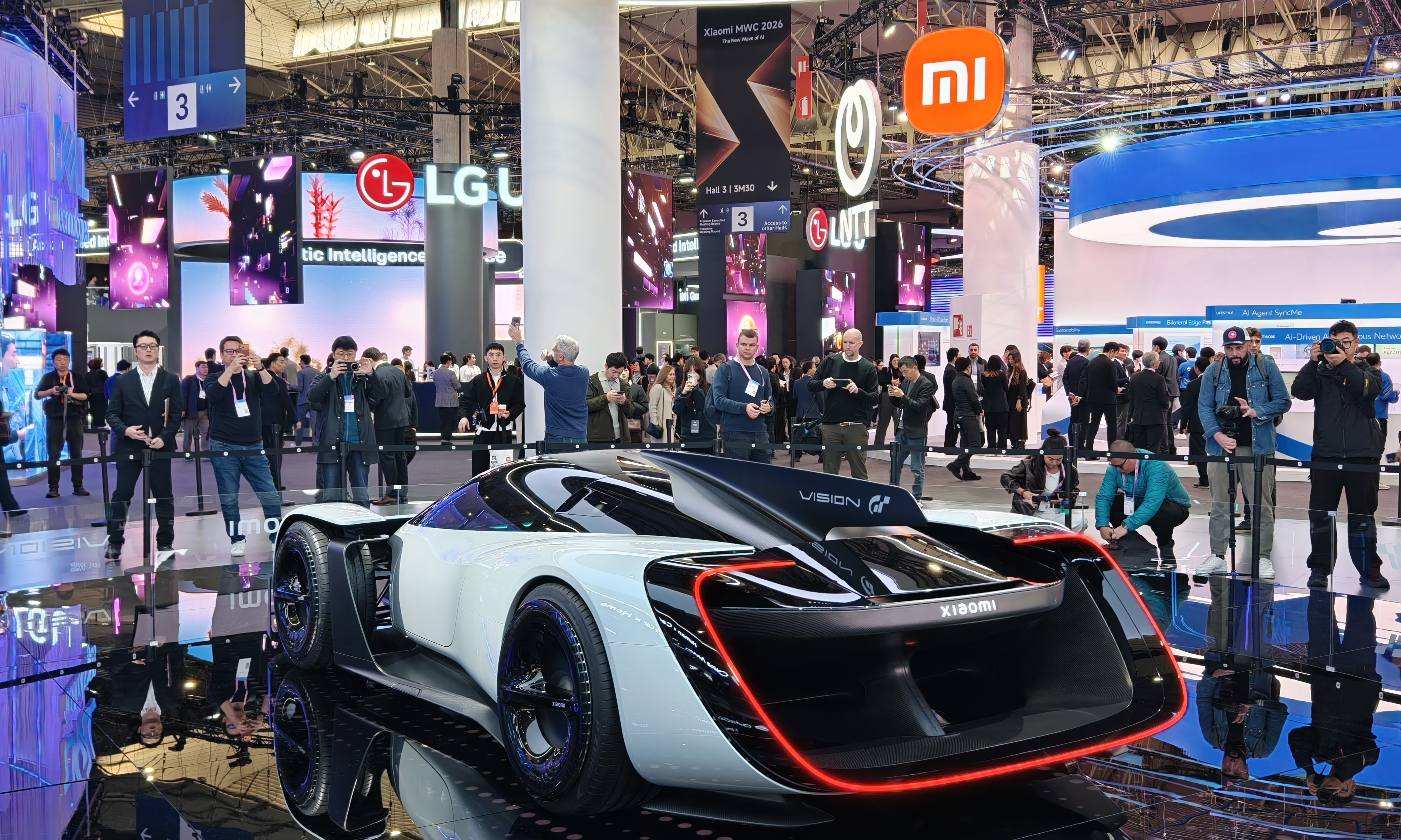 小米MWC秀肌肉：从徕卡手机到「人车家」全生态，出海逻辑更清晰了