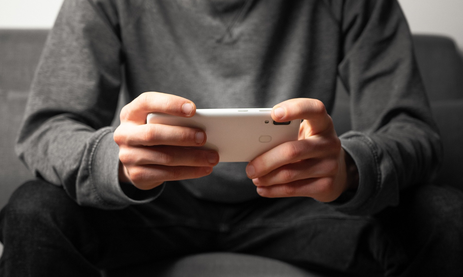 劣质代玩服务何时休？游戏代练恶意毁号被判：赔近5万元，太解气