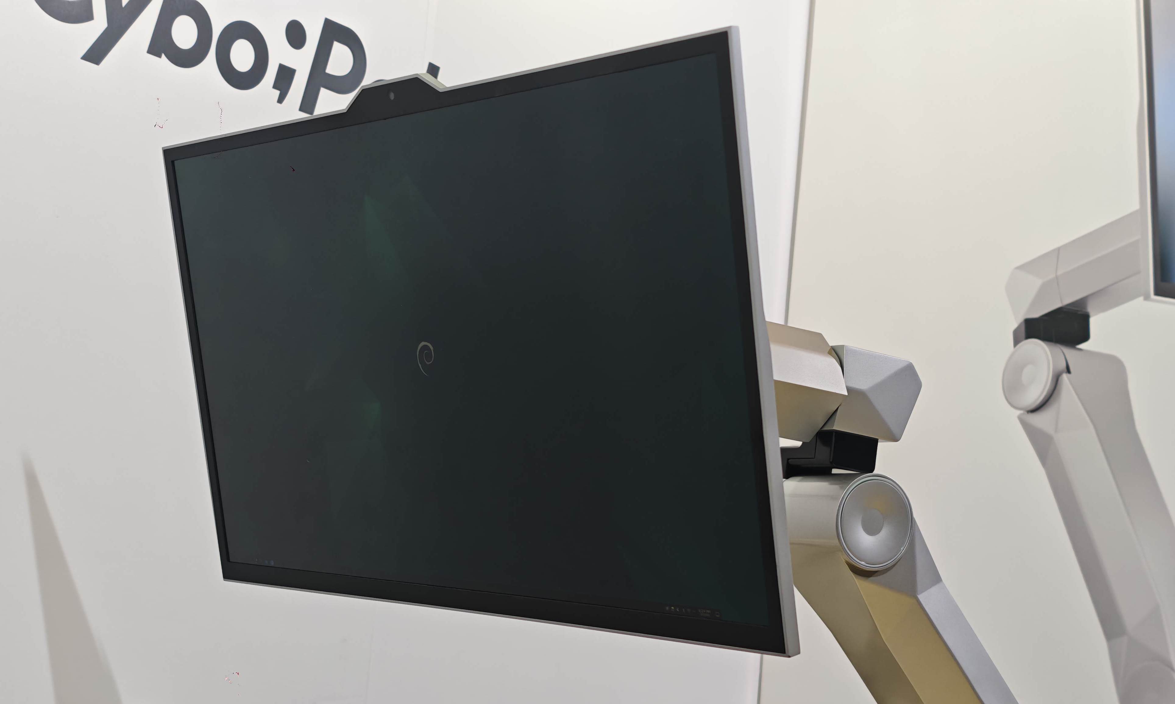 加上机械臂成桌面机器人？显示器在AWE26跑出了六大趋势