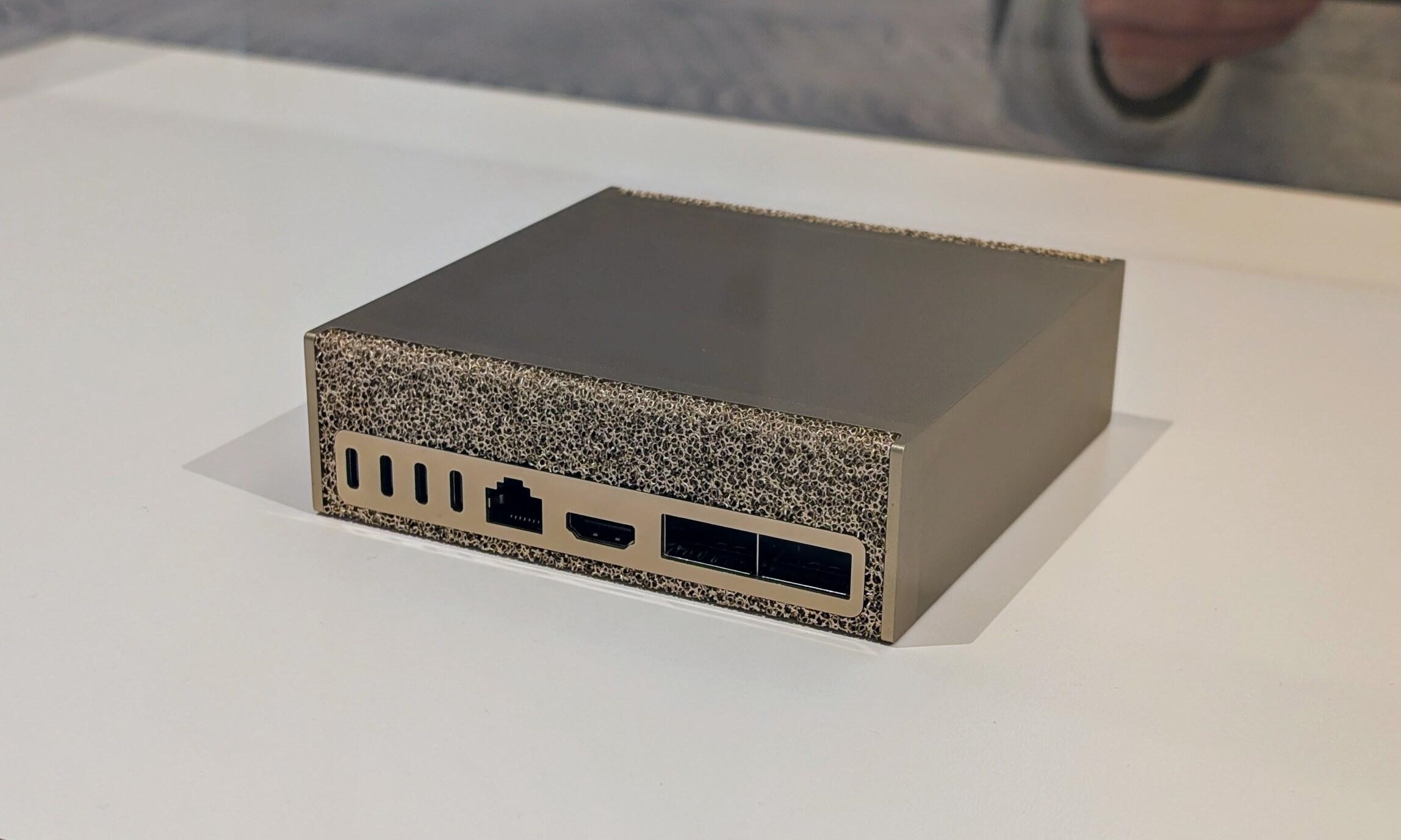 英伟达首款桌面PC即将上市，最贵6.5万！