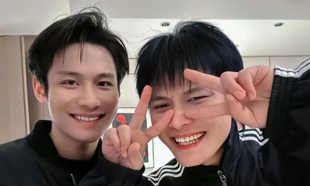 太唏嘘！小杨哥新加坡近照流出，憔悴到不像本人