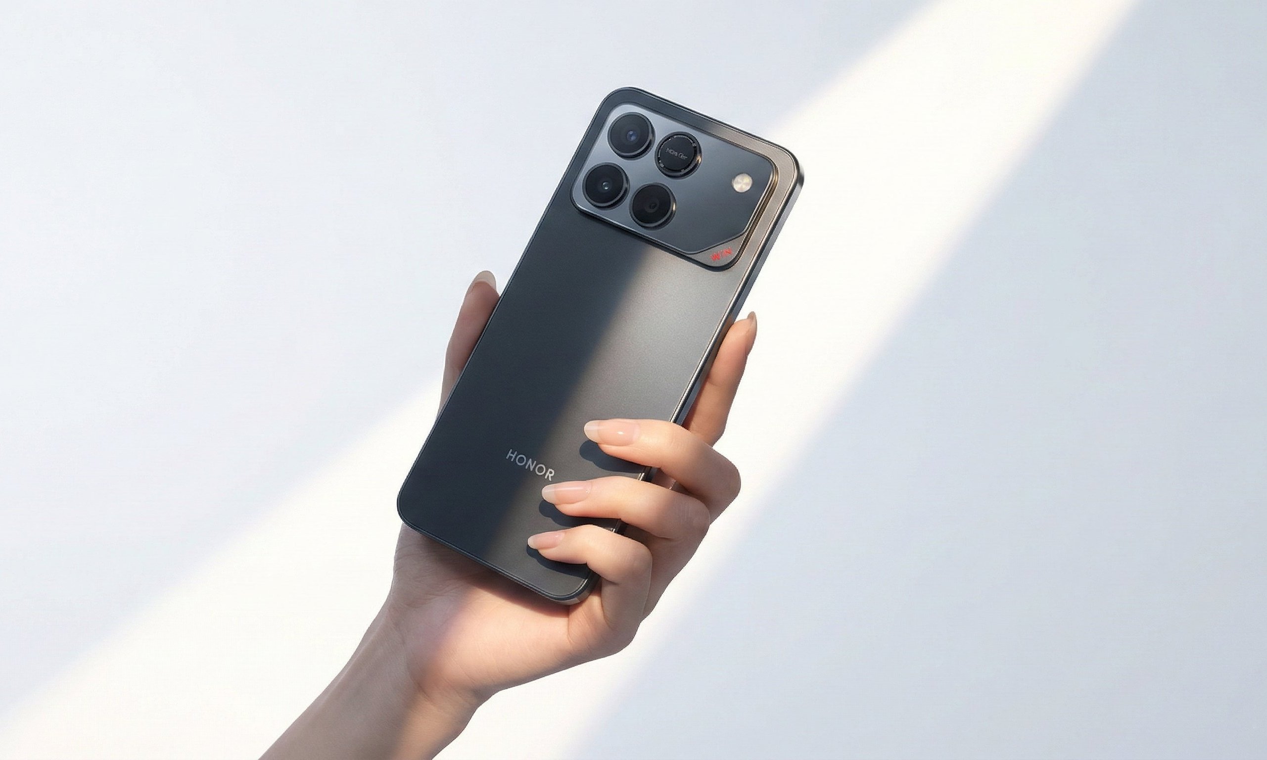 买电池送手机？荣耀WIN快速上手：自带风扇+3倍长焦，远超期待的电竞手机