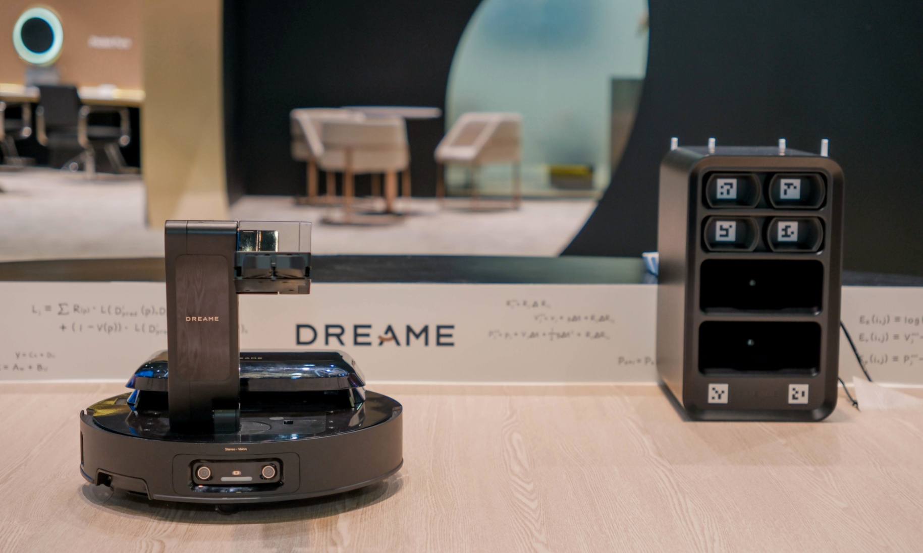 追觅扫地机释放CES悬念海报，疑似具身智能新突破