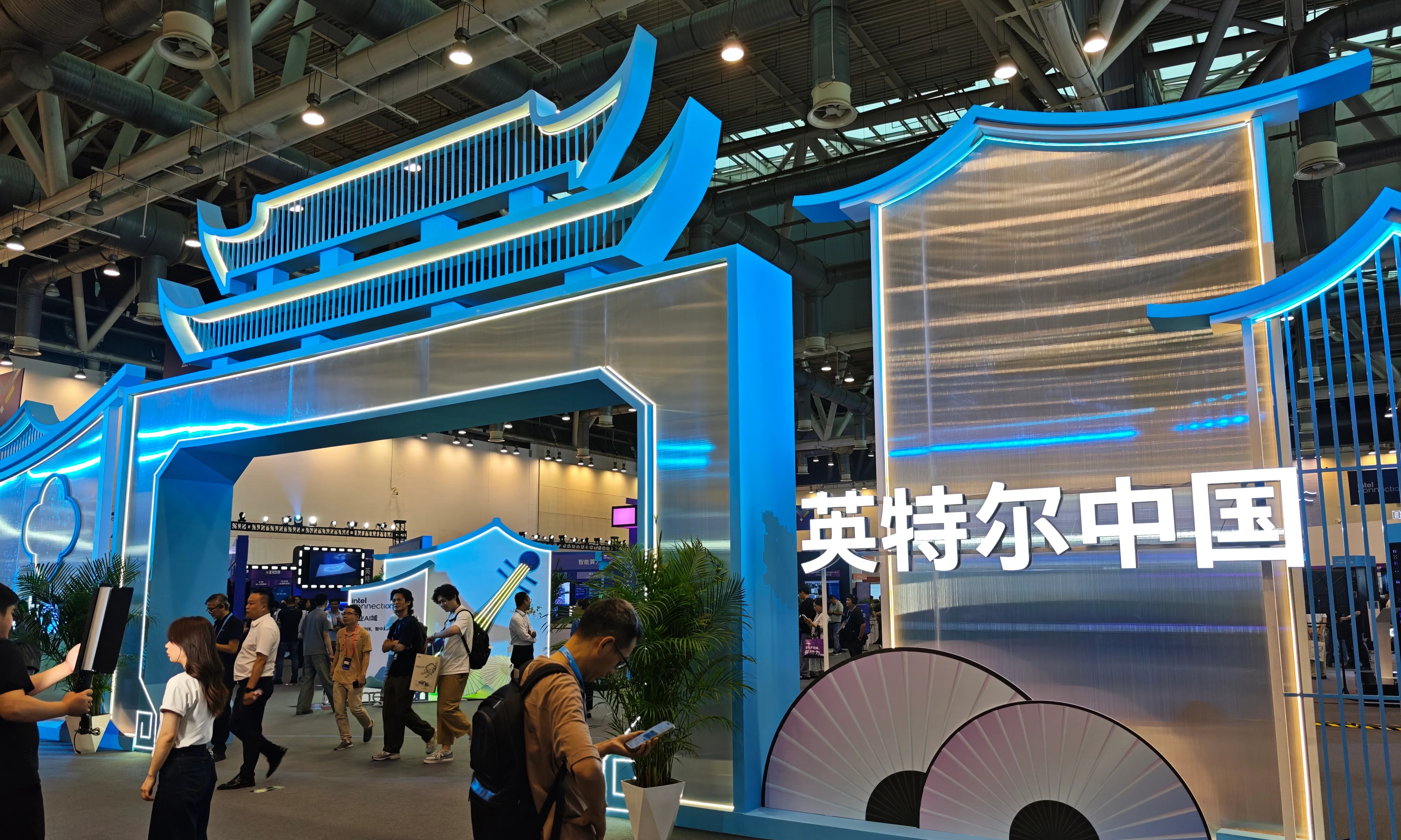 Agent PC爆发！CPU/GPU/NPU重新分工，英特尔有了全新身份