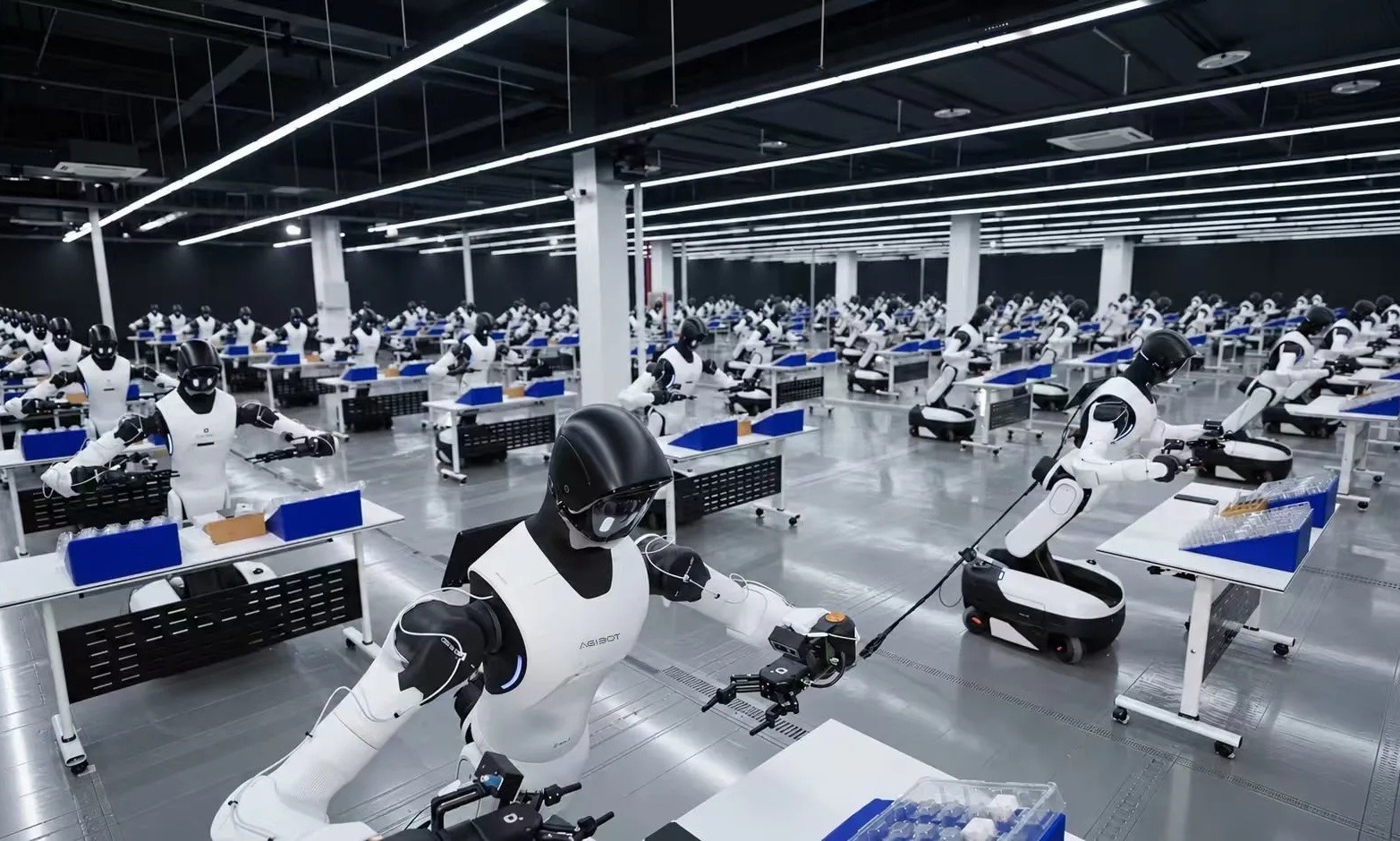 AI WAVE丨智元发布CEL群体经验学习：机器人教机器人，96 台真机实现集群自主进化