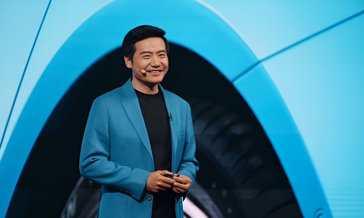 雷军摊牌了！十年内不做10万以下汽车，网友吵翻